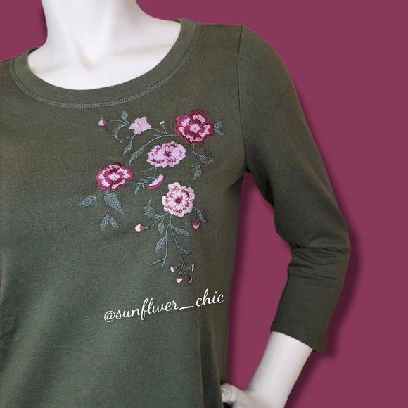 [NEW] Westport Brand Embroidered Flower Sweater - Picture 6 of 14